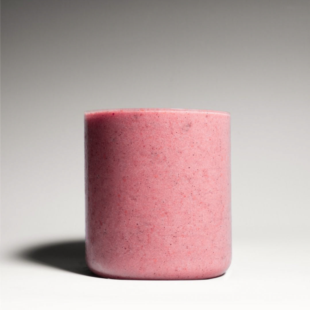 Dragon Fruit Smoothie – Vibrant pink dragon fruit smoothie in a gladd, set against a clean studio backdrop with soft lighting.